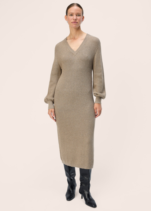 Object megzta suknelė