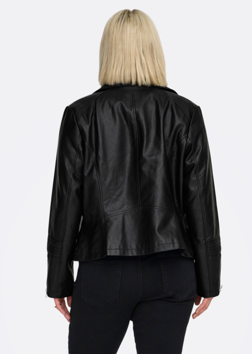 Only Carmakoma striukė Emmy