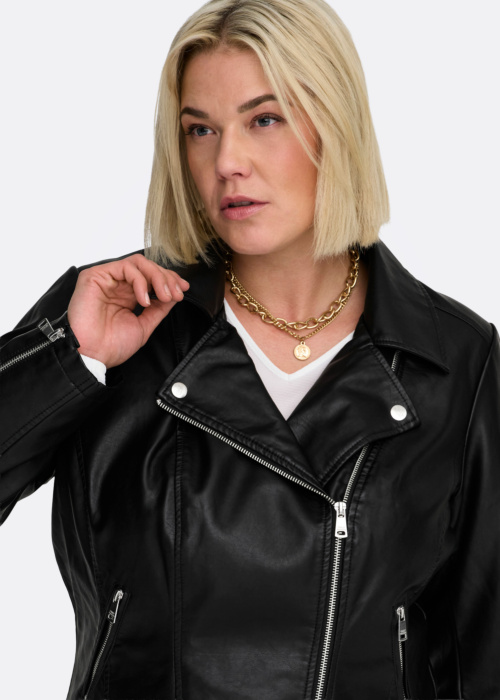 Only Carmakoma striukė Emmy