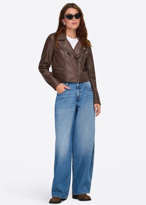 Only striukė Carmen