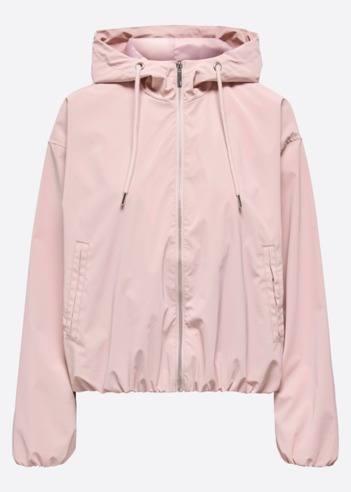 Only pavasario-rudens striukė Camille