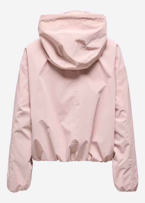 Only pavasario-rudens striukė Camille