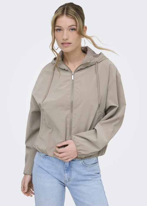 Only pavasario-rudens striukė Camille