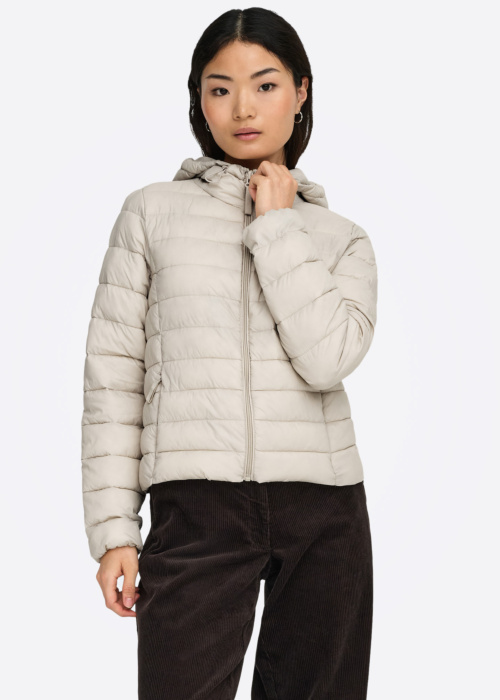 Only pavasario-rudens striukė Tahia