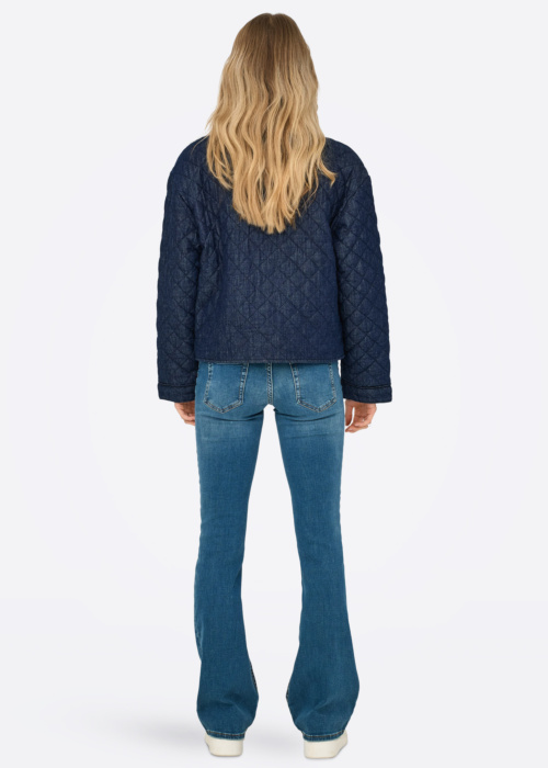 Only striukė Hallie