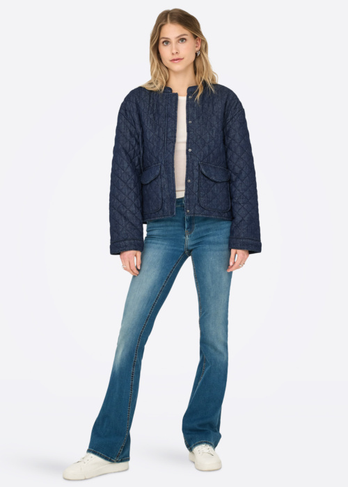 Only striukė Hallie