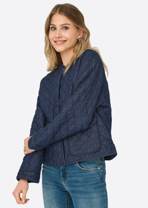 Only striukė Hallie