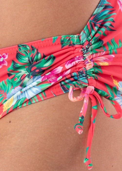 Trofe maudymosi kelnaitės