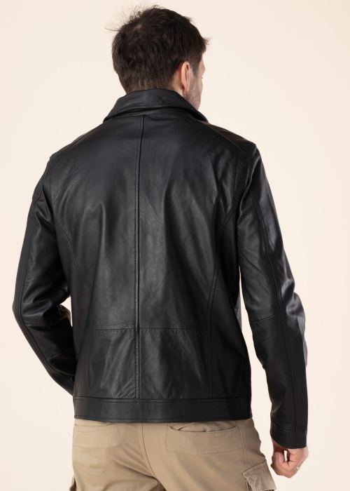 Mustang striukė William