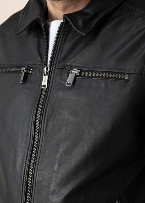 Mustang striukė William