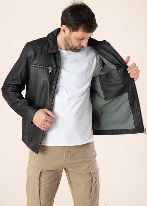 Mustang striukė William