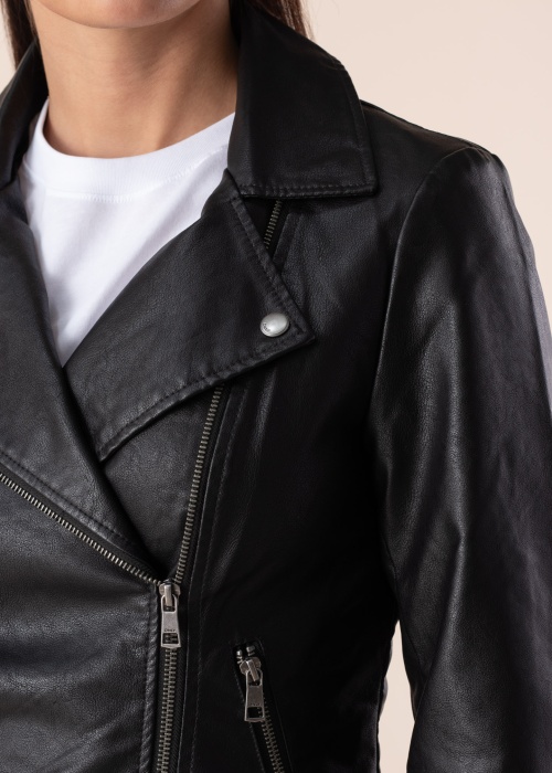 Only striukė Newmelisa