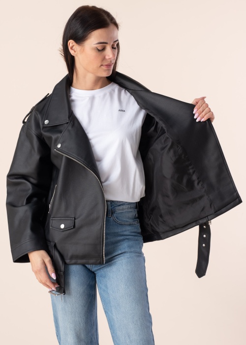 Noisy May striukė Paulina