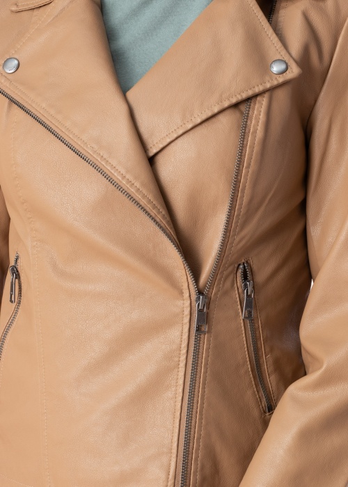 Only striukė Newmelisa