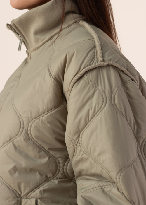 Only pavasario-rudens striukė Nelli