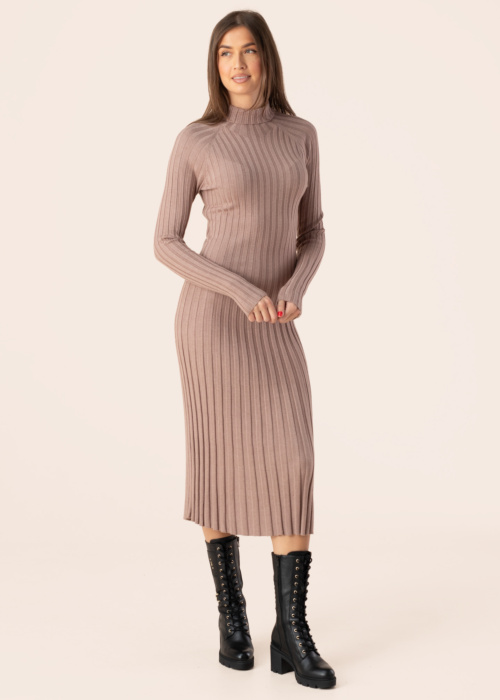 Diverse megzta suknelė Bejke