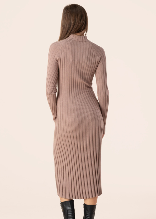 Diverse megzta suknelė Bejke