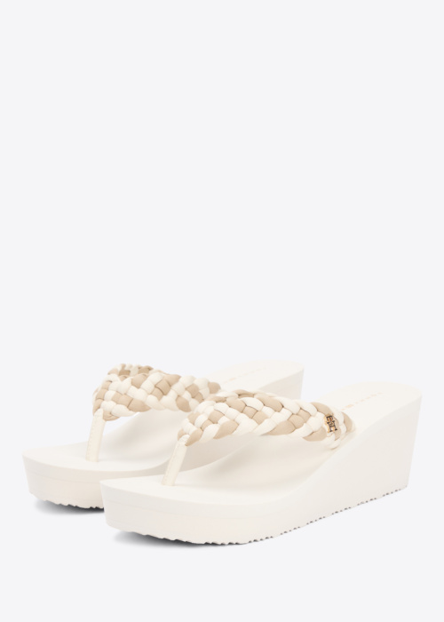 Tommy Hilfiger šlepetės per pirštą