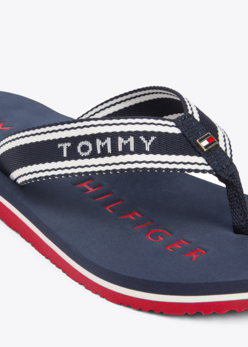 Tommy Hilfiger šlepetės per pirštą
