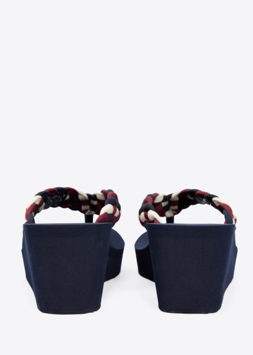 Tommy Hilfiger šlepetės per pirštą