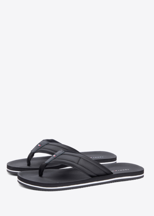 Tommy Hilfiger šlepetės per pirštą