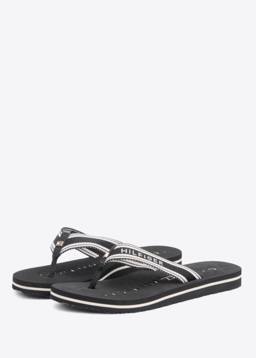 Tommy Hilfiger šlepetės per pirštą