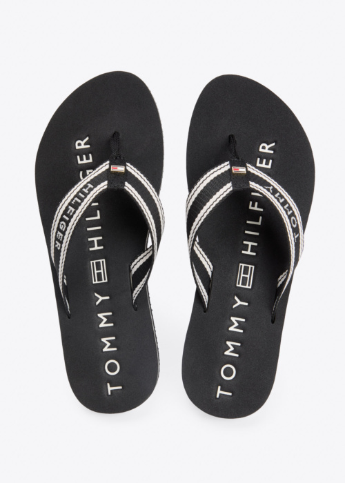 Tommy Hilfiger šlepetės per pirštą