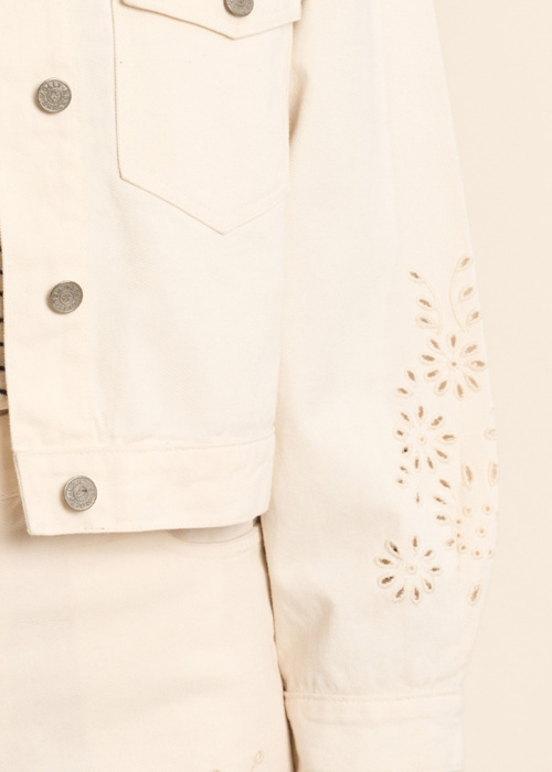 Molly Bracken striukė