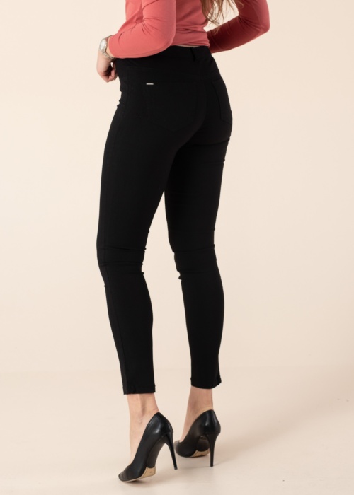 b.young kelnės Elva