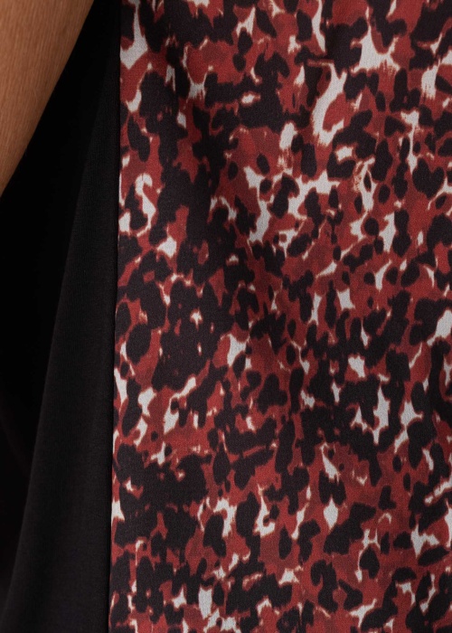 b.young palaidinė Panya Leo