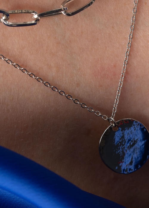 Pieces karoliai Nugina