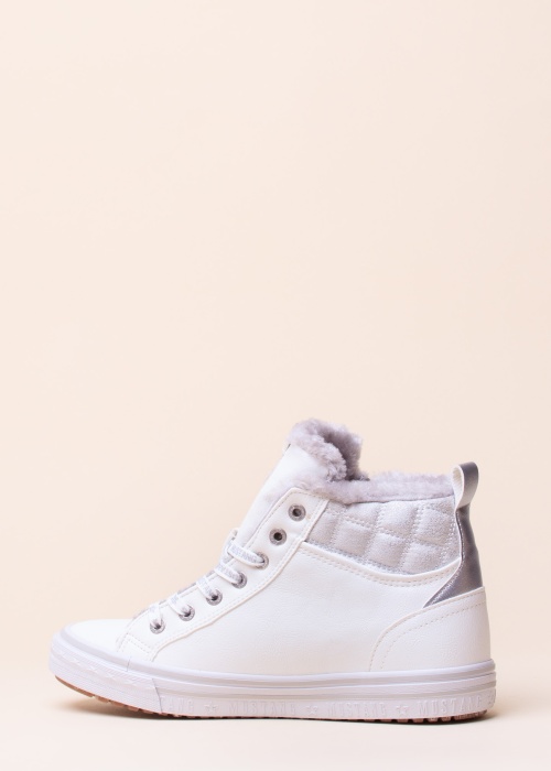 Mustang laisvalaikio batai