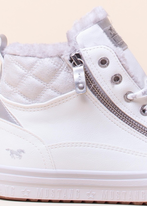 Mustang laisvalaikio batai