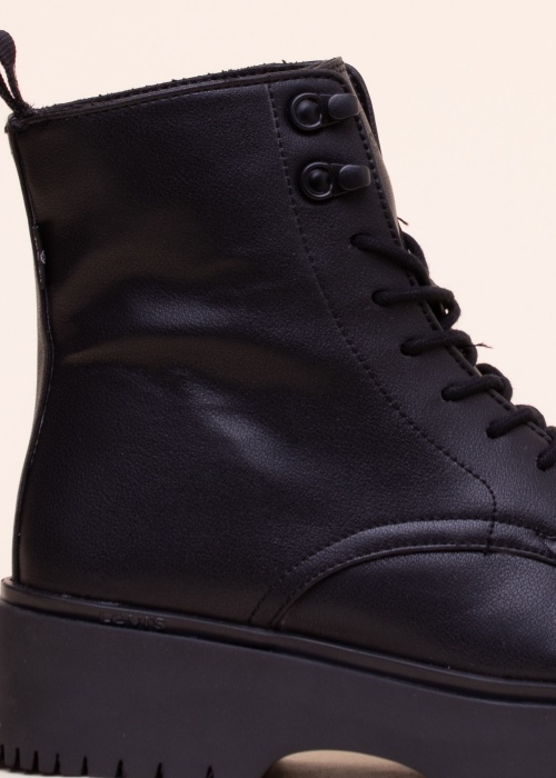 Levi's aulinukai Bria