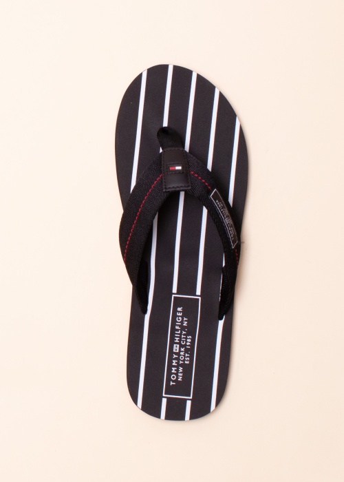 Tommy Hilfiger šlepetės per pirštą