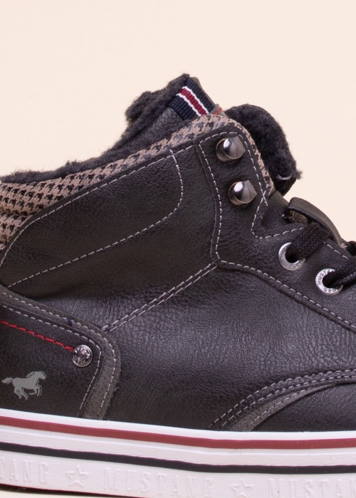 Mustang sportiniai bateliai