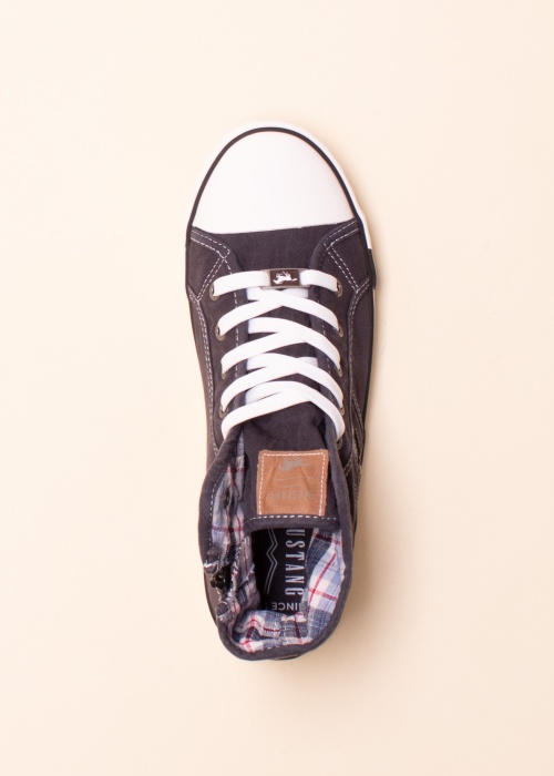 Mustang laisvalaikio batai