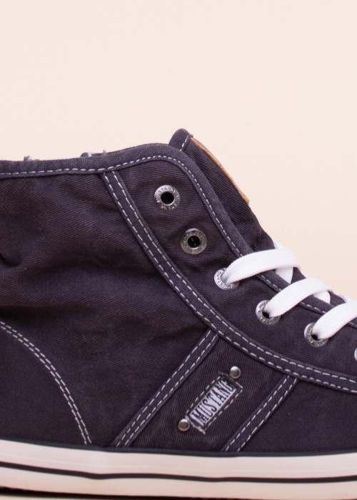 Mustang laisvalaikio batai