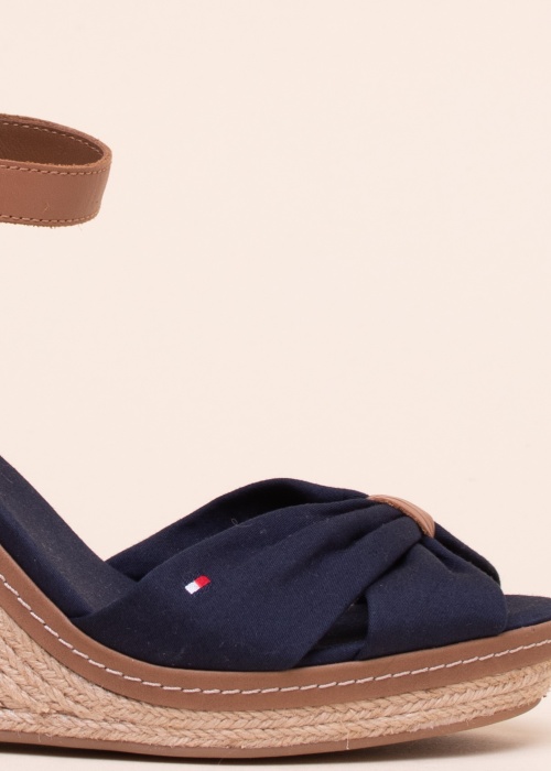 Tommy Hilfiger bateliai