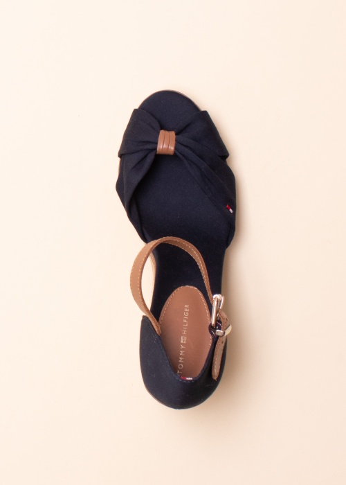 Tommy Hilfiger bateliai