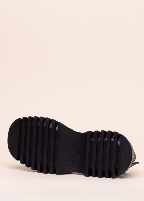 Molly Bessa basutės