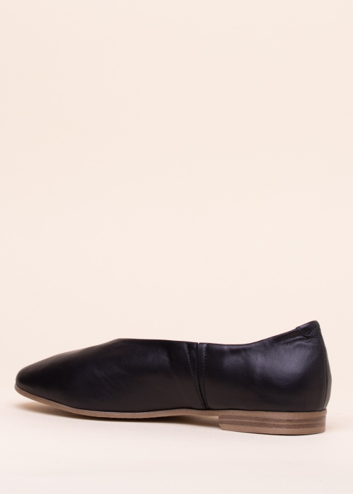 Molly Bessa bateliai