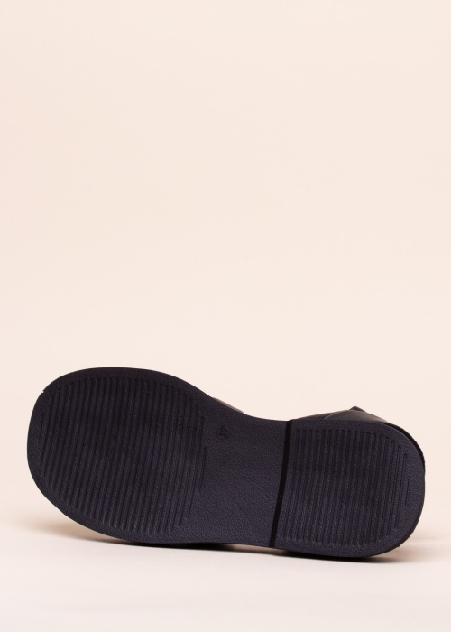 Molly Bessa basutės