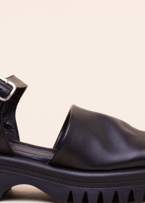 Molly Bessa basutės