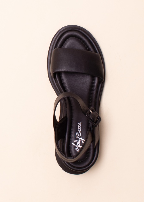 Molly Bessa basutės