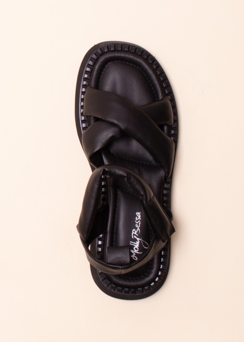 Molly Bessa basutės