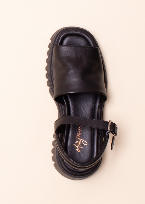 Molly Bessa basutės