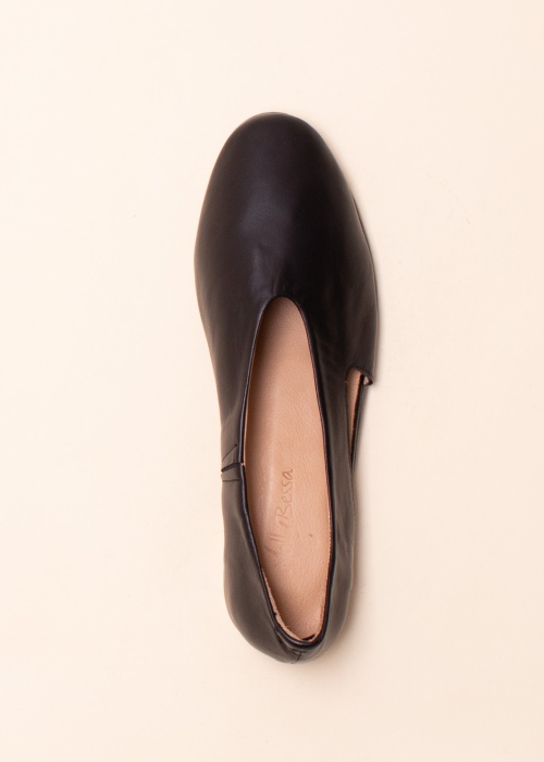 Molly Bessa bateliai