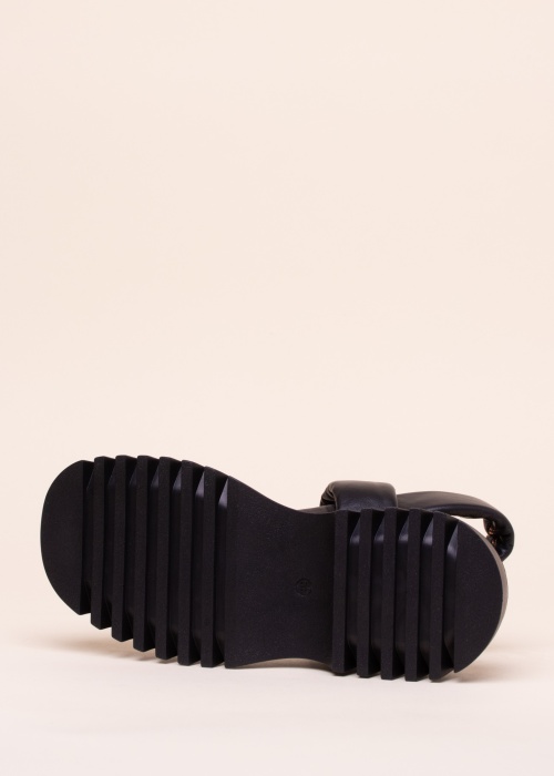 Molly Bessa basutės