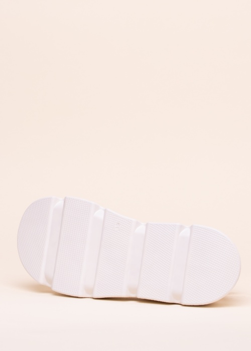 Molly Bessa basutės